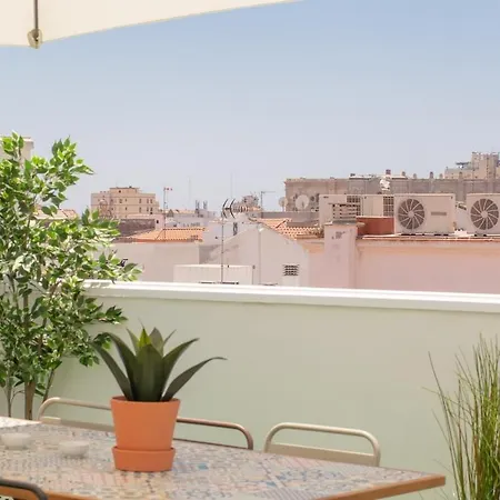 C77 - Romantic Studio In The Center With Terrace *
